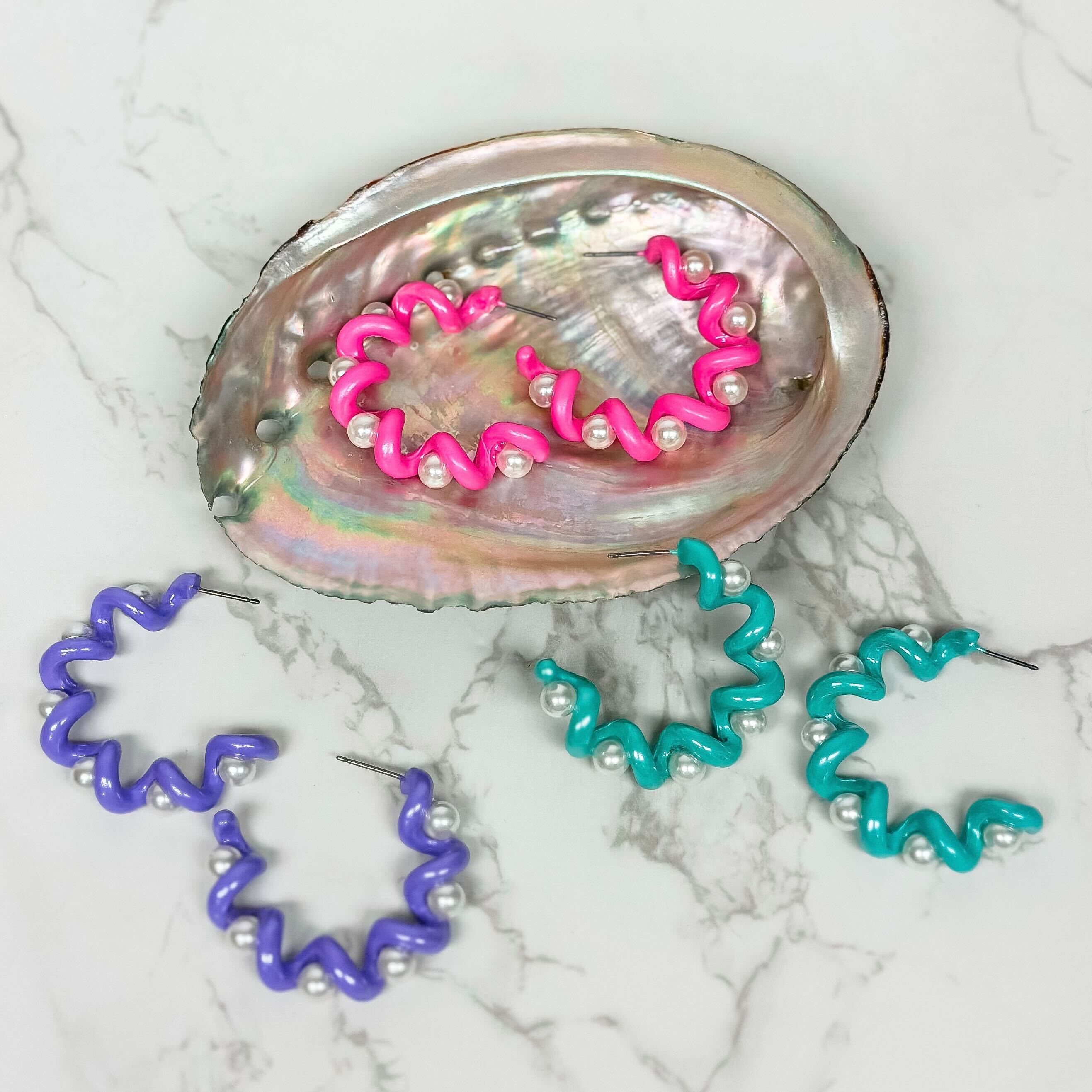 Color Coated Pearl Coil Hoop Earrings - Purple