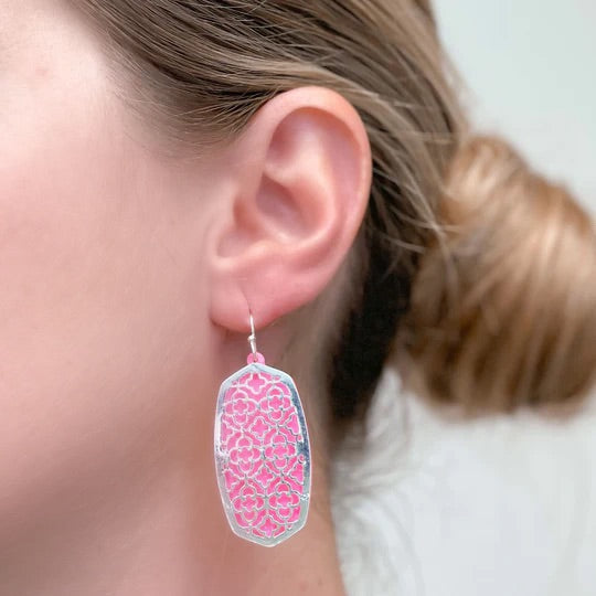 Metal Acrylic Quatrefoil Dangle Earrings - Pink