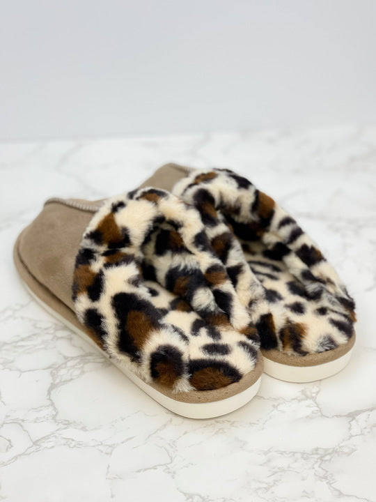 ﻿﻿Leopard Faux Fur Lined Slippers