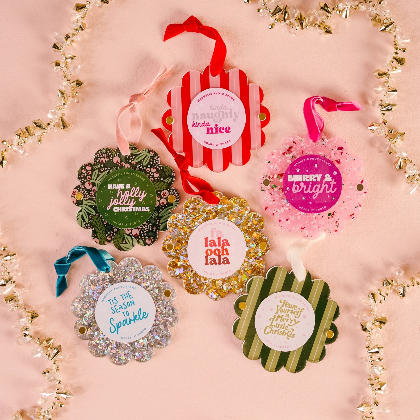 Scalloped Round Picture Frame Christmas Ornament