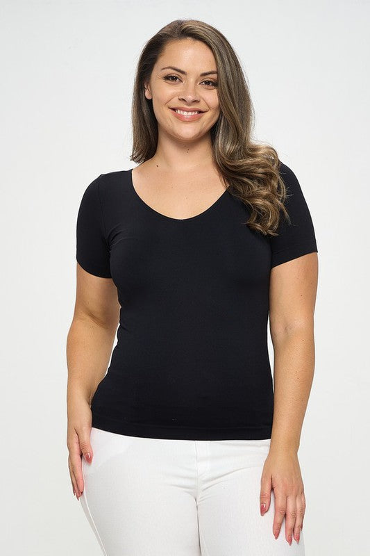 Seamless Reversible V-Neck Short Sleeve Top - Black by Yelete