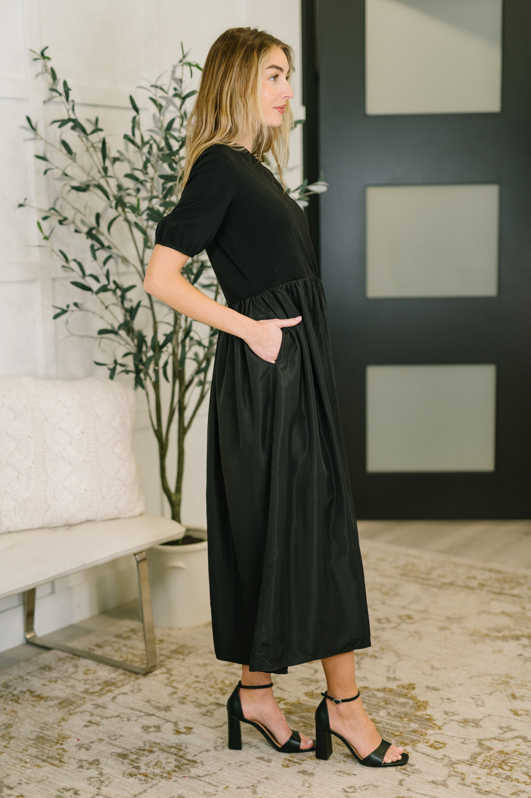 Contrast Charm Midi Black Dress - 3/9