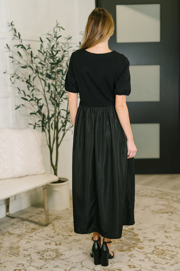 Contrast Charm Midi Black Dress - 3/9