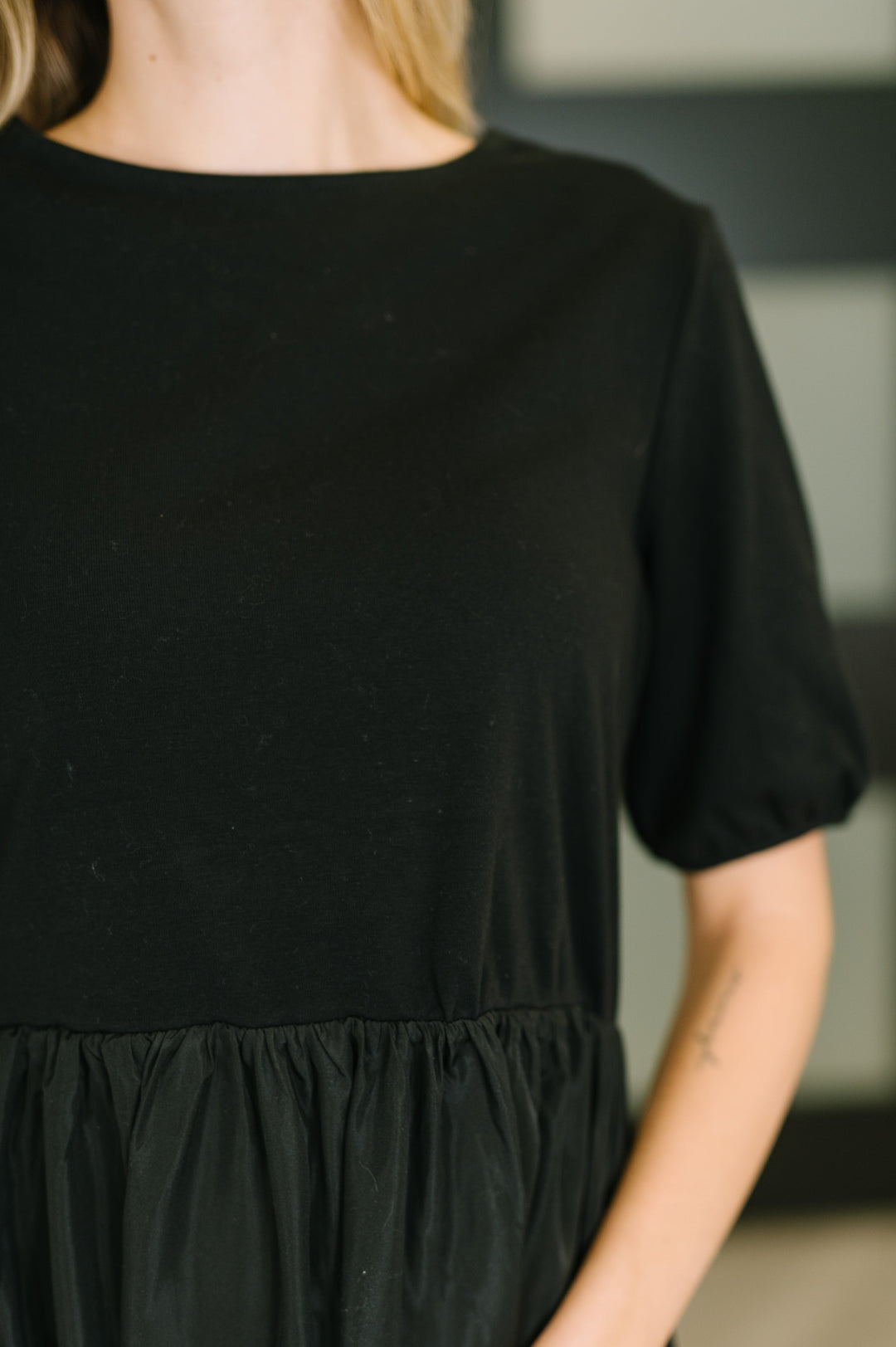 Contrast Charm Midi Black Dress - 3/9