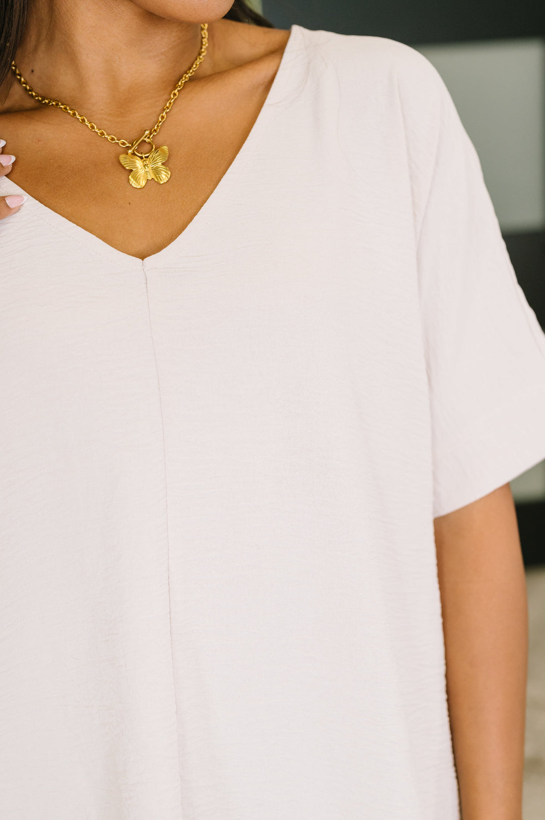 Counter Part Crinkle Woven V-Neck Top in Sand Beige - 7/9