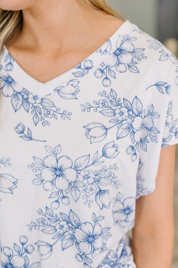Down Right Delicate V-Neck Floral Top - 6/16