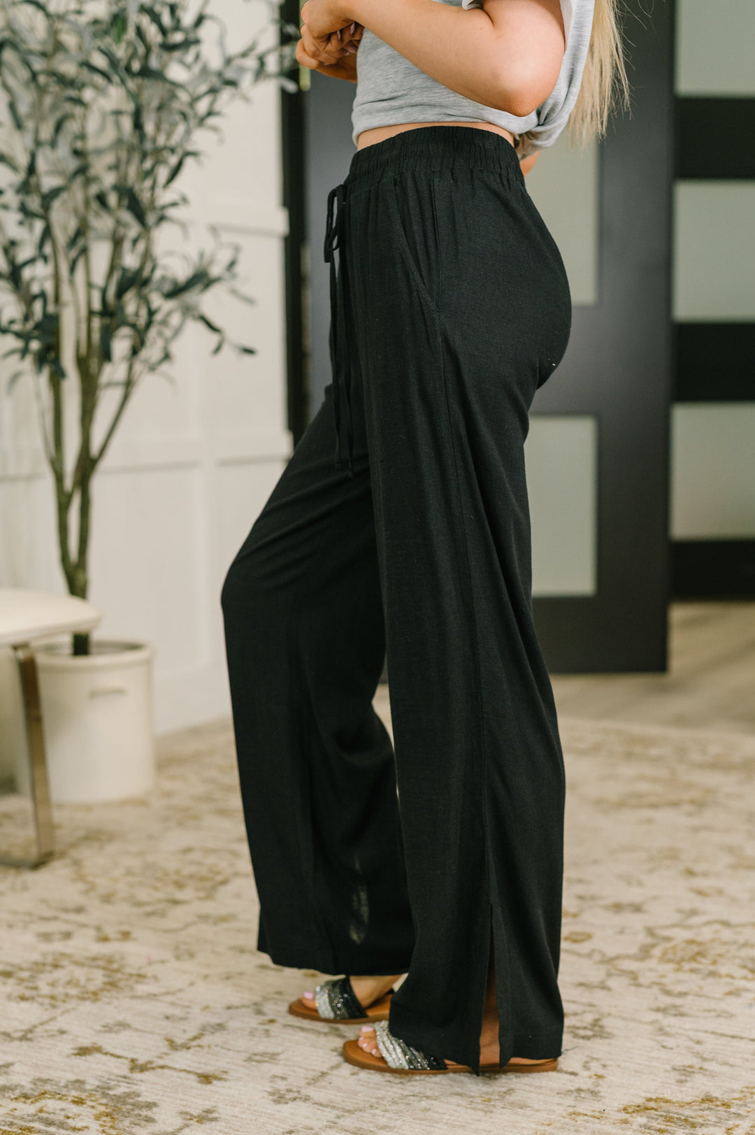 Essential Feeling Straight Leg Lounge Pants in Light in Black - 8/5