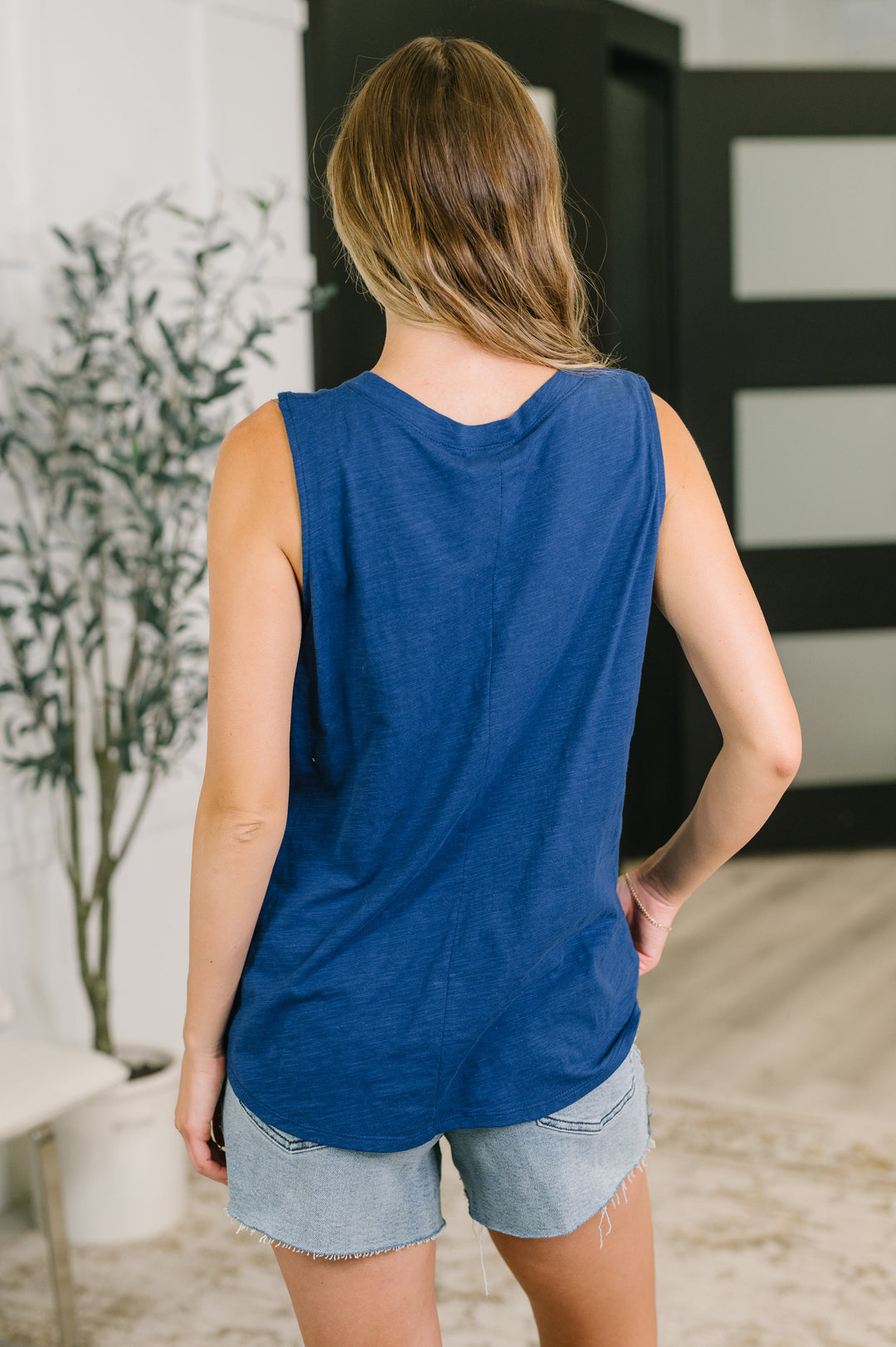 Getting Good V-Neck Tank in Navy - 6/26