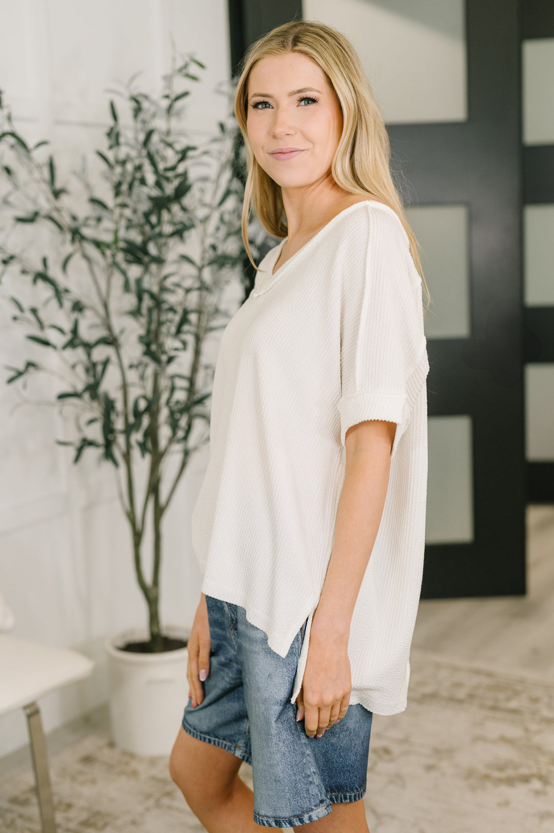 Growing Restless V-Neck Tee in White - 4/8