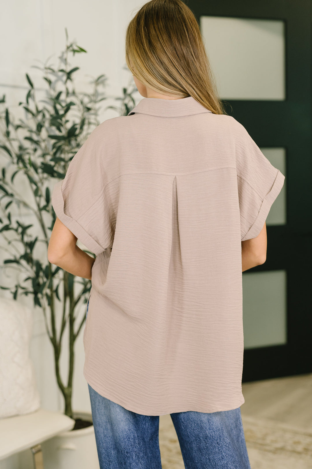 Keep Up Collared Button Down in Ash Mocha - 7/6