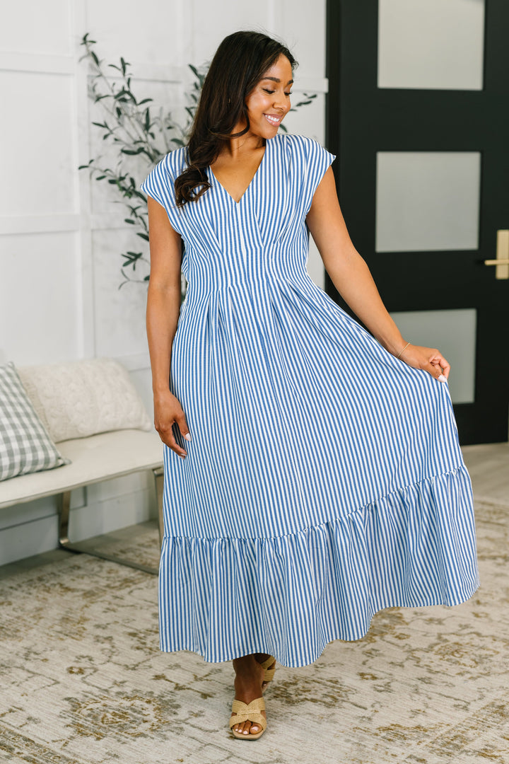 Only Chance Pleated Smock Waist Maxi Dress in Blue - 6/23