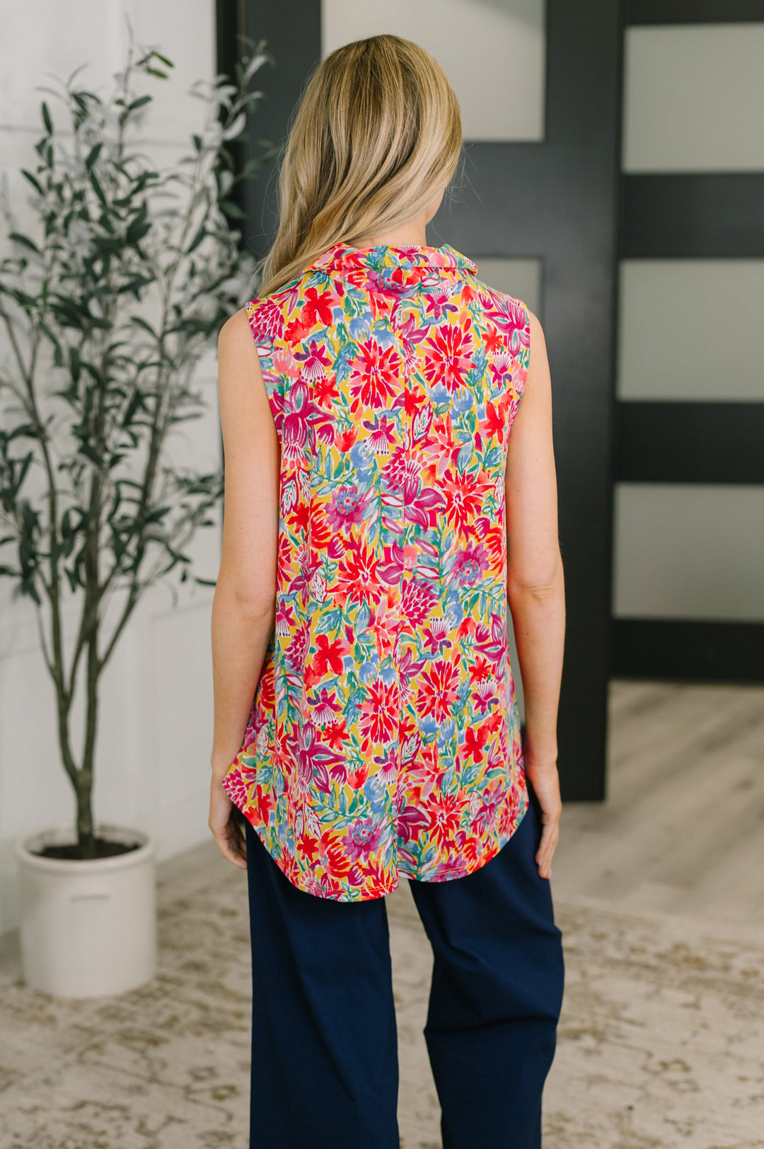 Sea Spray Collared Sleeveless Top in Island Bloom - 4/20
