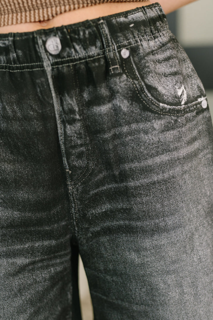 Zenim Printed High Waisted Shorts in Charcoal - 4/7