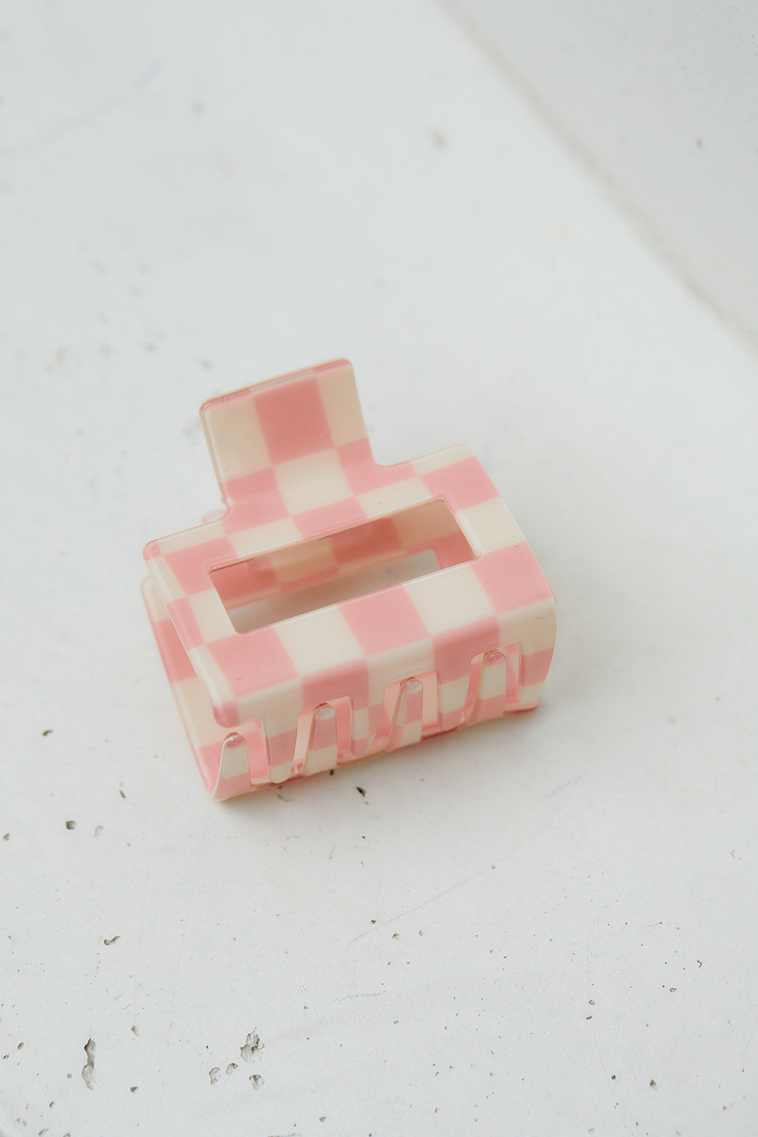 Checkered Claw Clip in Pink (Ships in 1-2 Weeks)