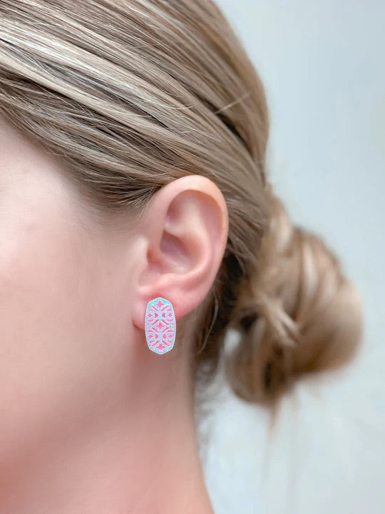 Metal Acrylic Quatrefoil Stud Earrings - Pink