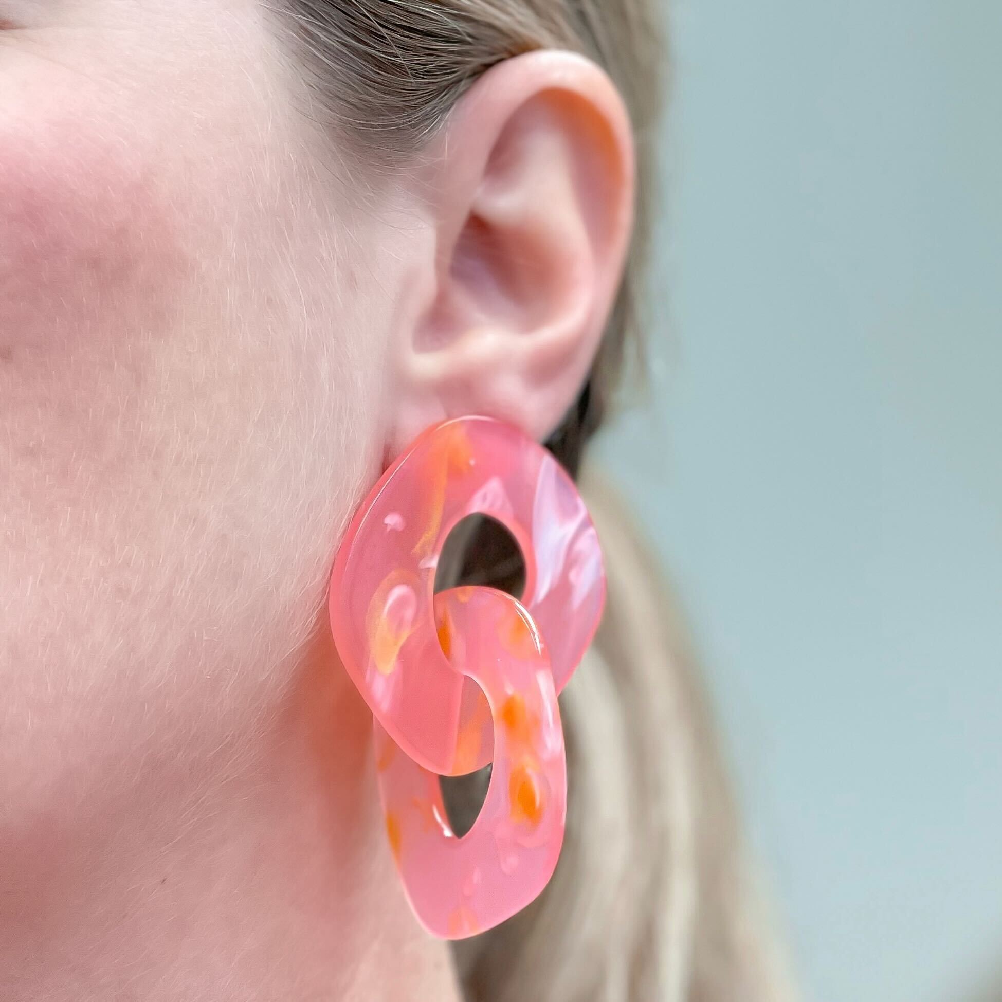 Marbled Linked Statement Dangle Earrings - Pink