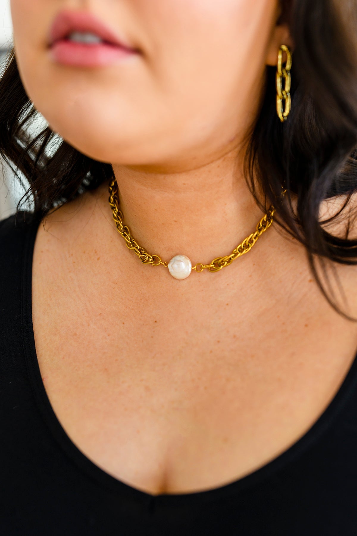 Ocean's Gold Shell Pendant Necklace - 4/18