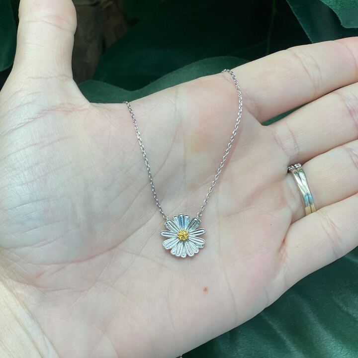 White Gold Daisy Pendant Necklace