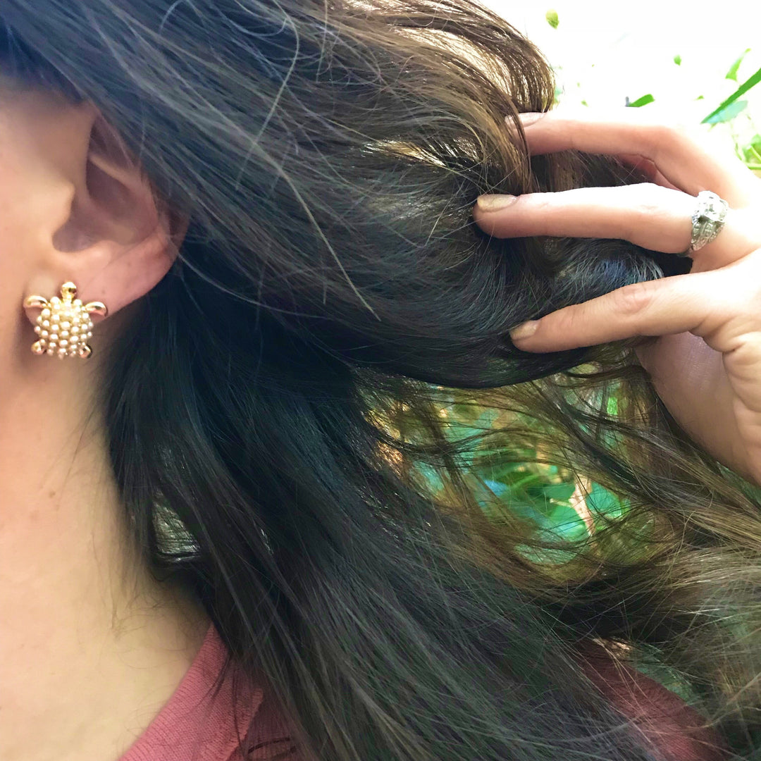 Turtle Pearl Pop Studs